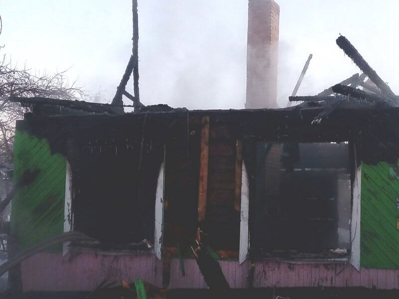 Сгоревший дачный дом в деревне Гурещина